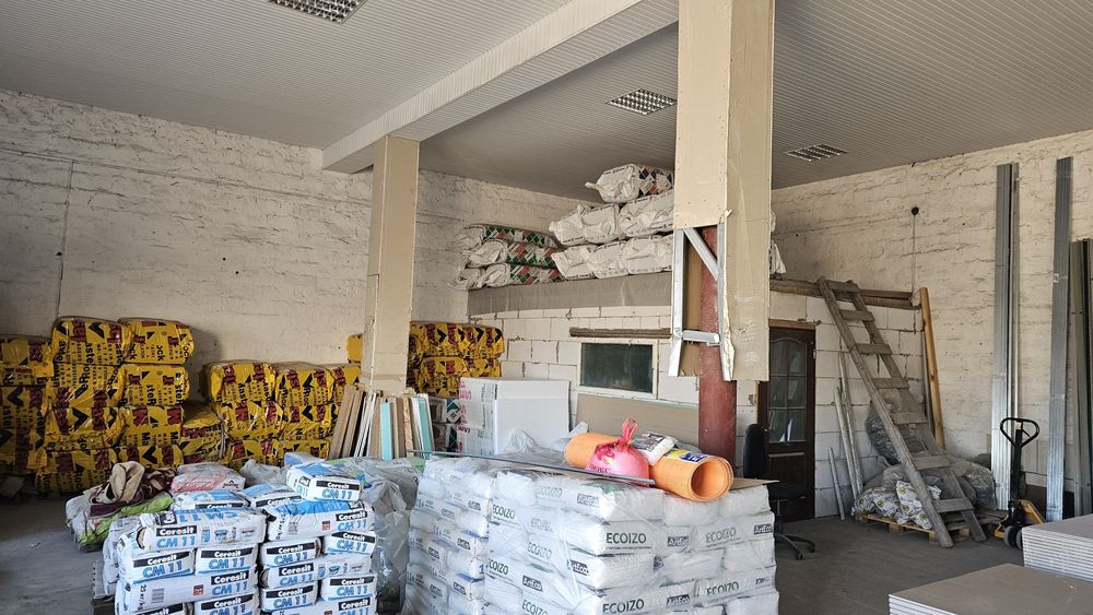 Продам діючу базу будівельних матеріалів  вул.Героїв України
