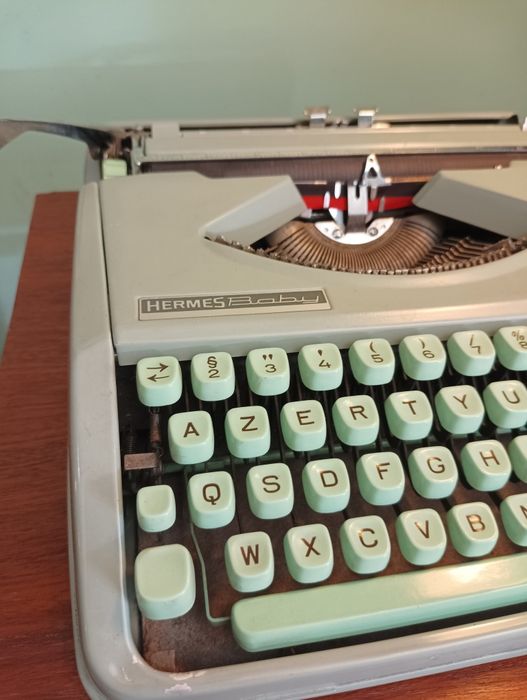Máquina de escrever Hermes Baby