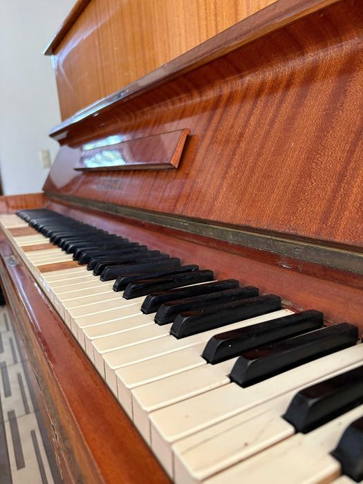 Legnica pianino plus stołek wydam