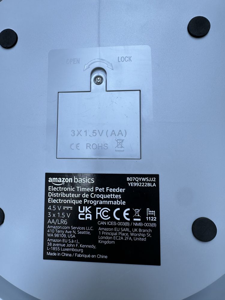 Automat do karmienia (psów,kotów itd.) Amazon Basics 6 porcji