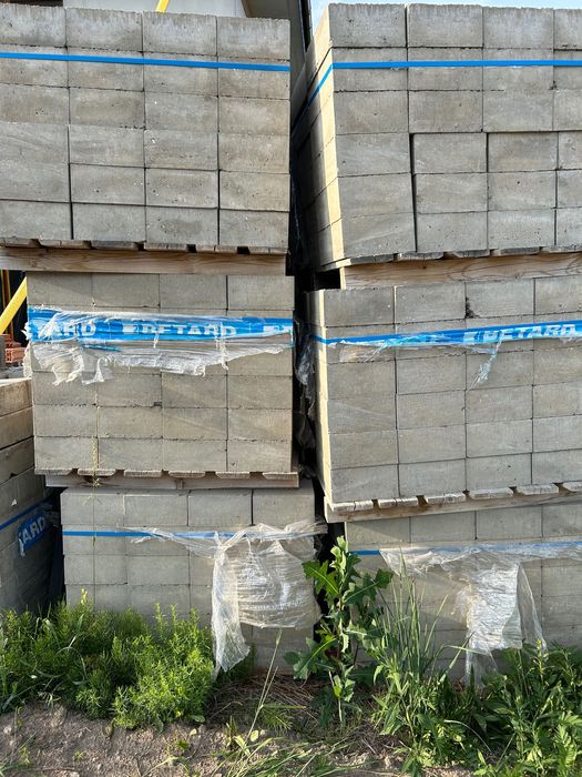 Bloczki fundamentowe 12, Betard
