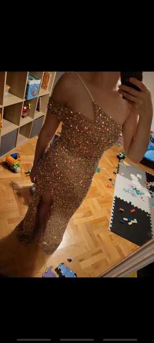 Suknia cekinowa złota