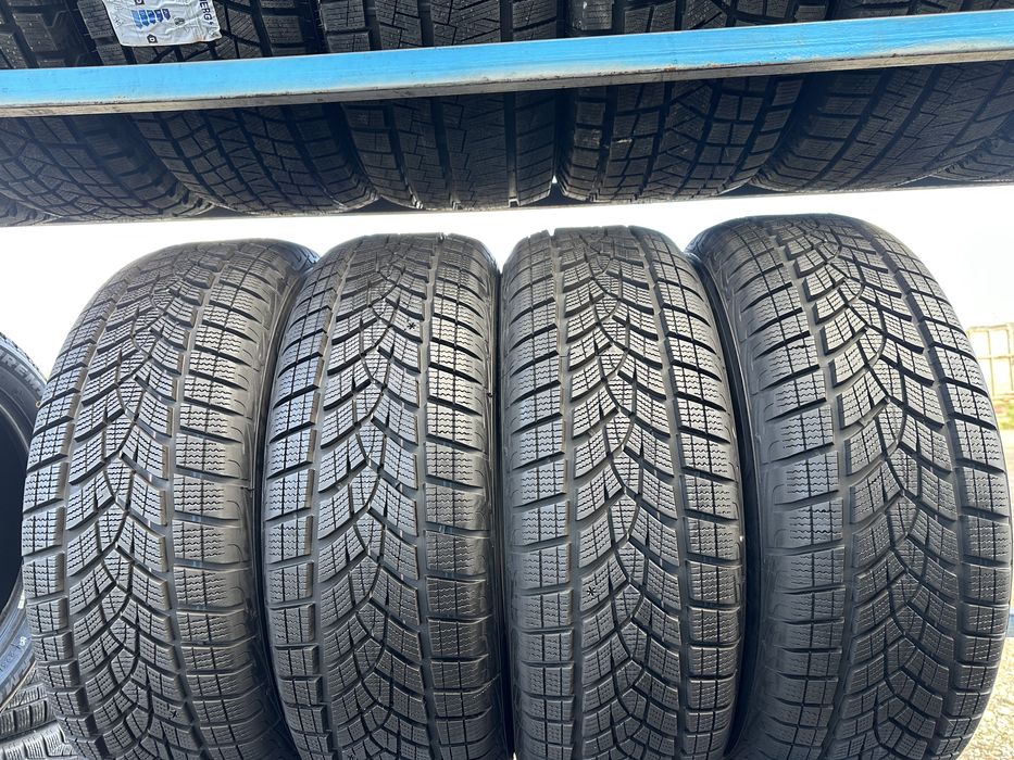 Шини б/у 215/65 R17 Goodyear 4шт