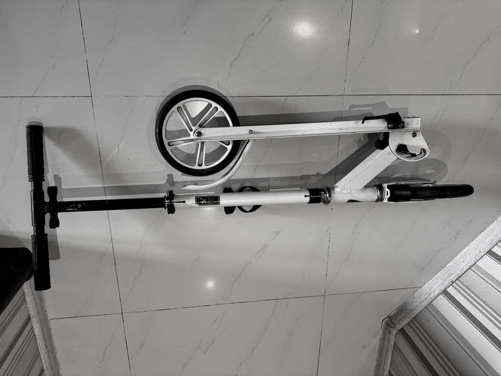 Продам самокат Scooter