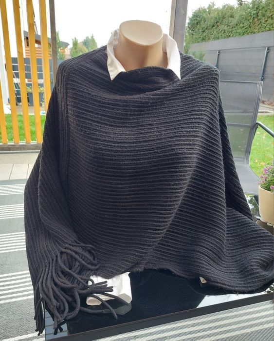 Ponczo, narzutka damska kolor czarny.