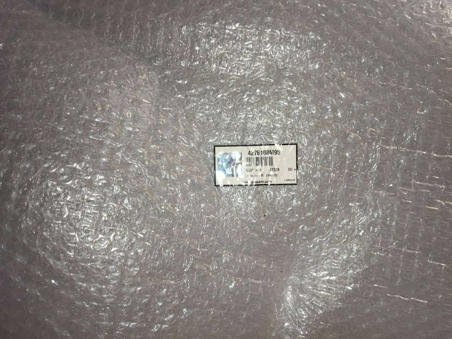 4276108M95 Панель капота бокова права (4276108P91) AGCO