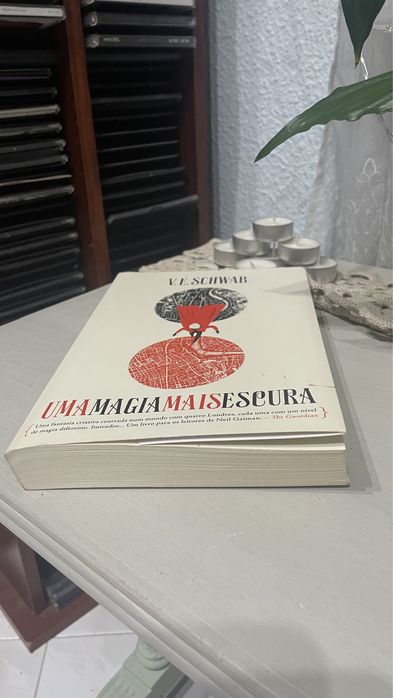 Livro Uma Magia mais Escura - portes incluídos