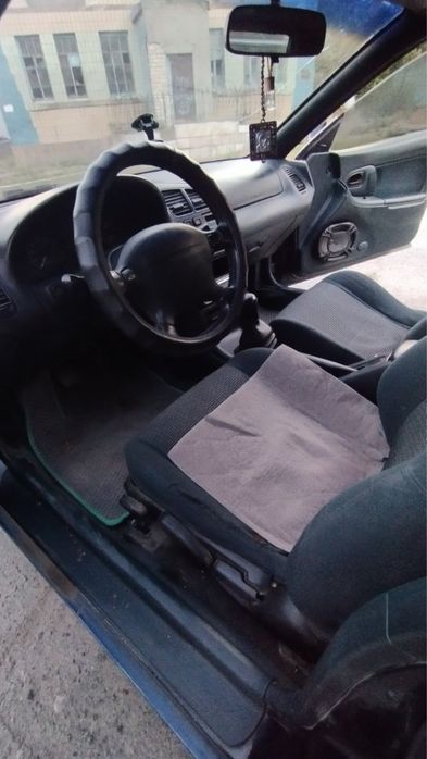 Продам своє авто Mazda 323 F