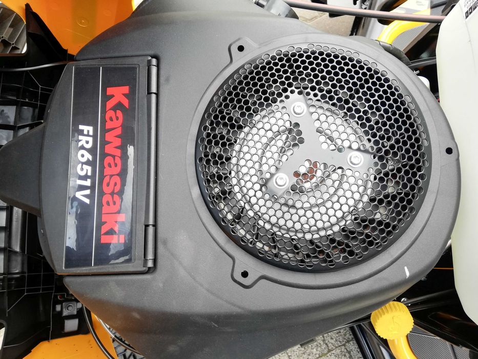 Traktor ogrodowy Cub Cadet XT3QS127 Kawasaki 22KM blokada dyferencjału