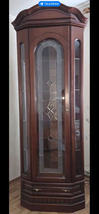 Продам комод та кутову вітрину