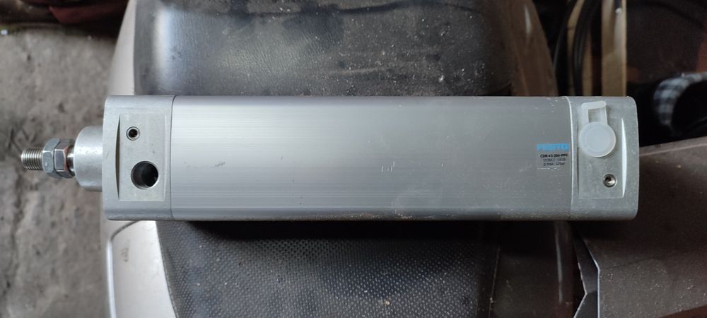 Siłowniki festo 63/200, 100/200