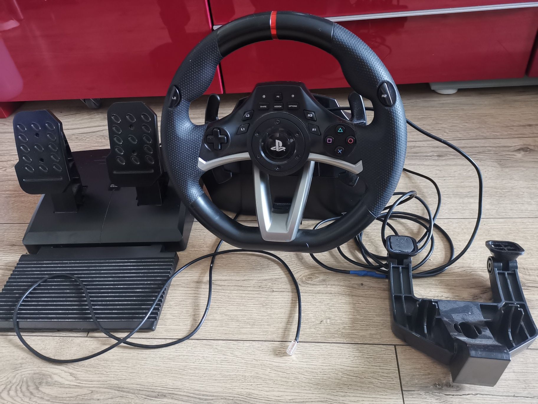 Kierownica + pedały HORI  PS4-052