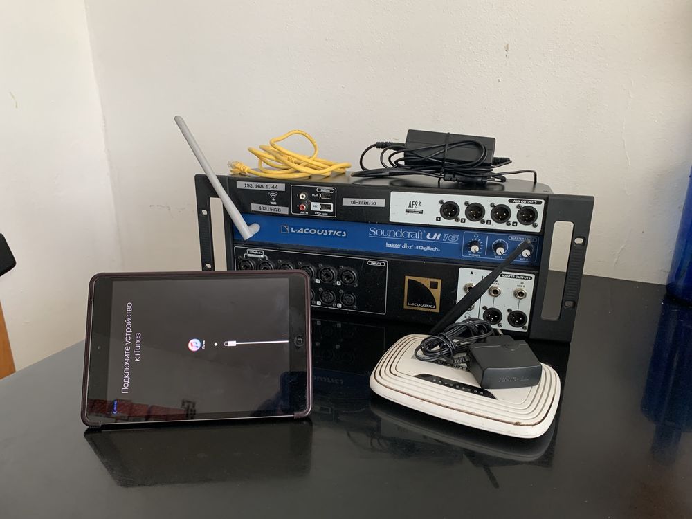 Комплект цифровий мікшер Soundcraft Ui 16, + планшет Ipad, + роутер