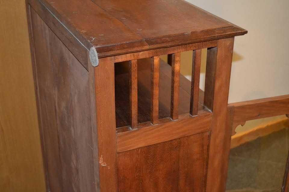 Movel Expositor Centenário em Madeira