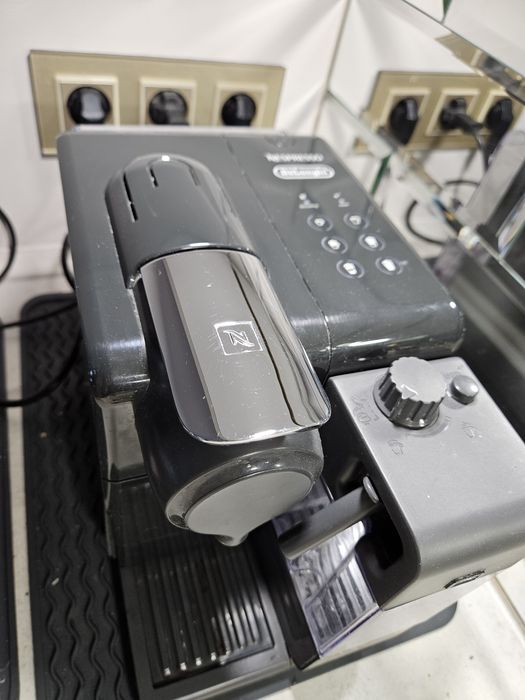 Ekspres DELONGHI Lattissima Touch EN560.B 19 Barów gratis kapsułki