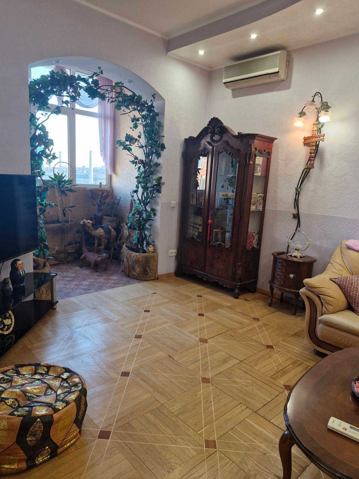 Центр. Продам 3к, 150м2  + паркинг. Дмитриевская,13-а