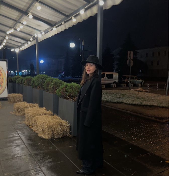 Пальто чорне пряме