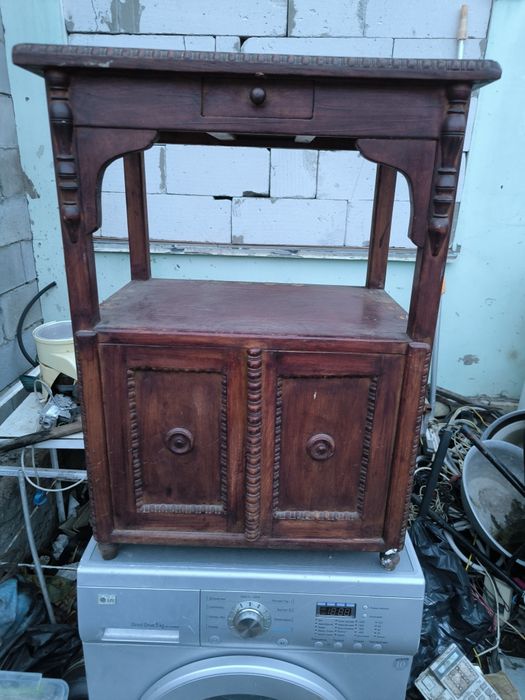Продам антикварную тумбочку