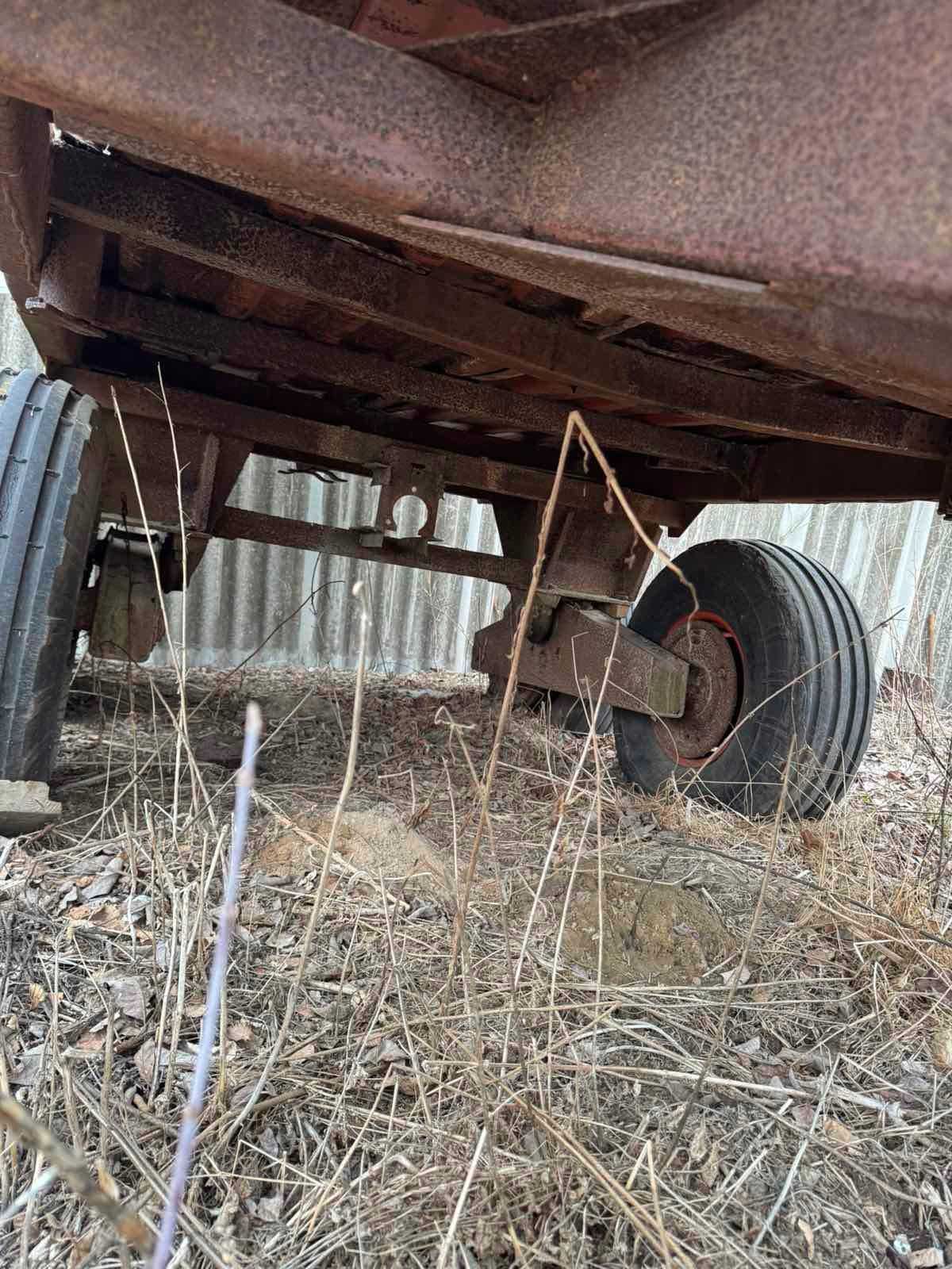 Прицеп бортовий для трактору