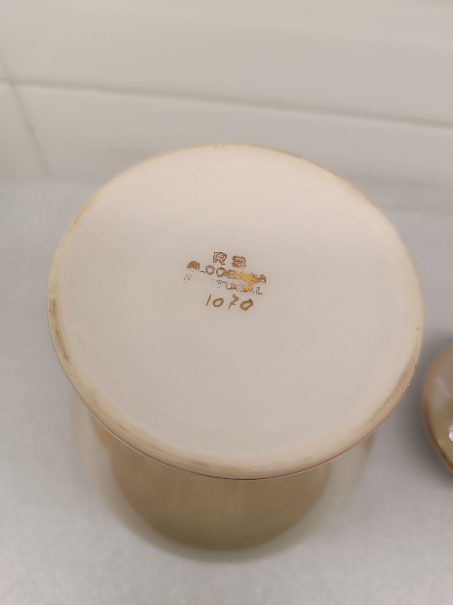 Pote Porcelana Antigo. RB Alcobaça. Numerada. Nova