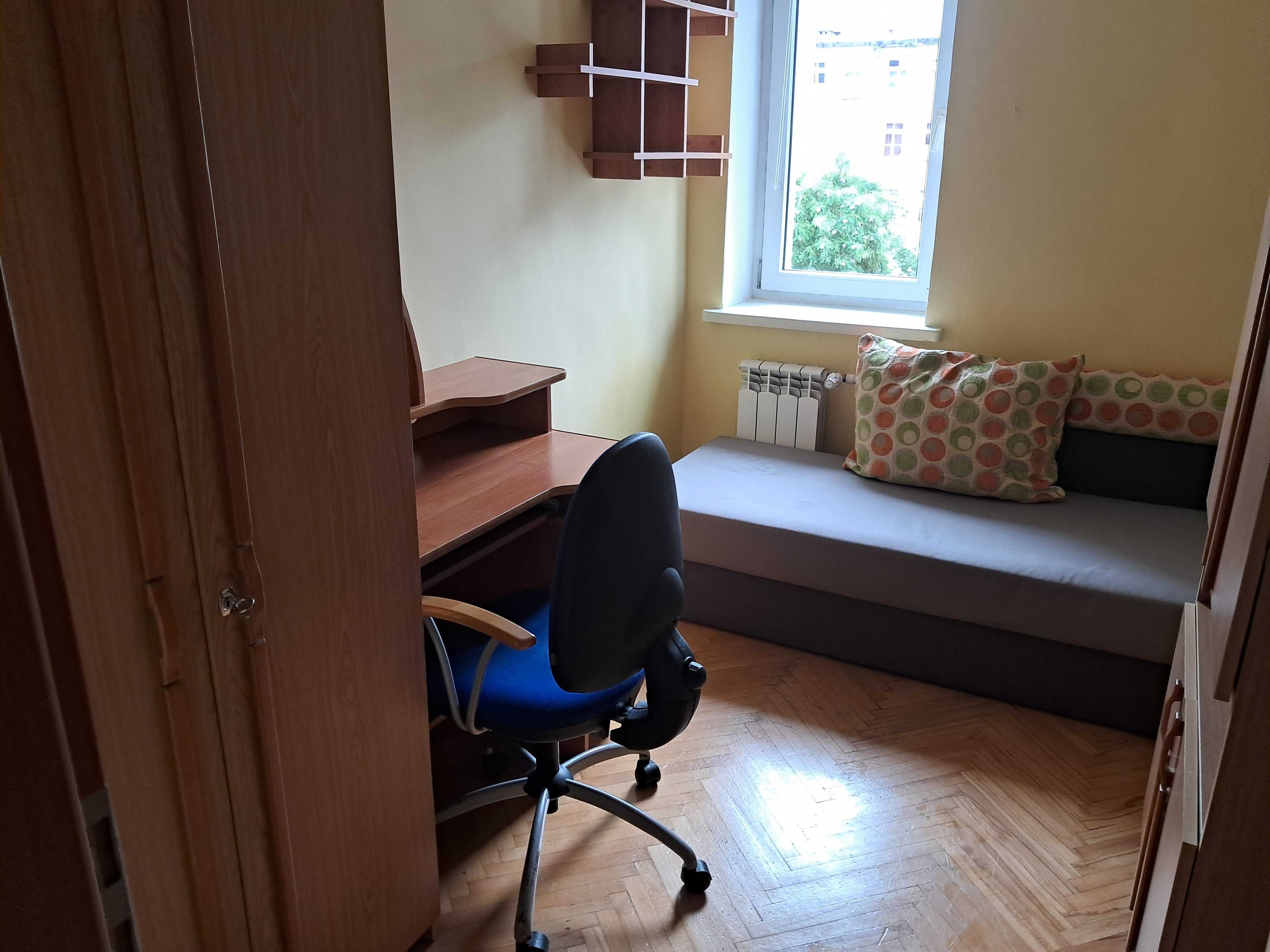 wynajmę 2 pokoje z oddzielną kuchnią