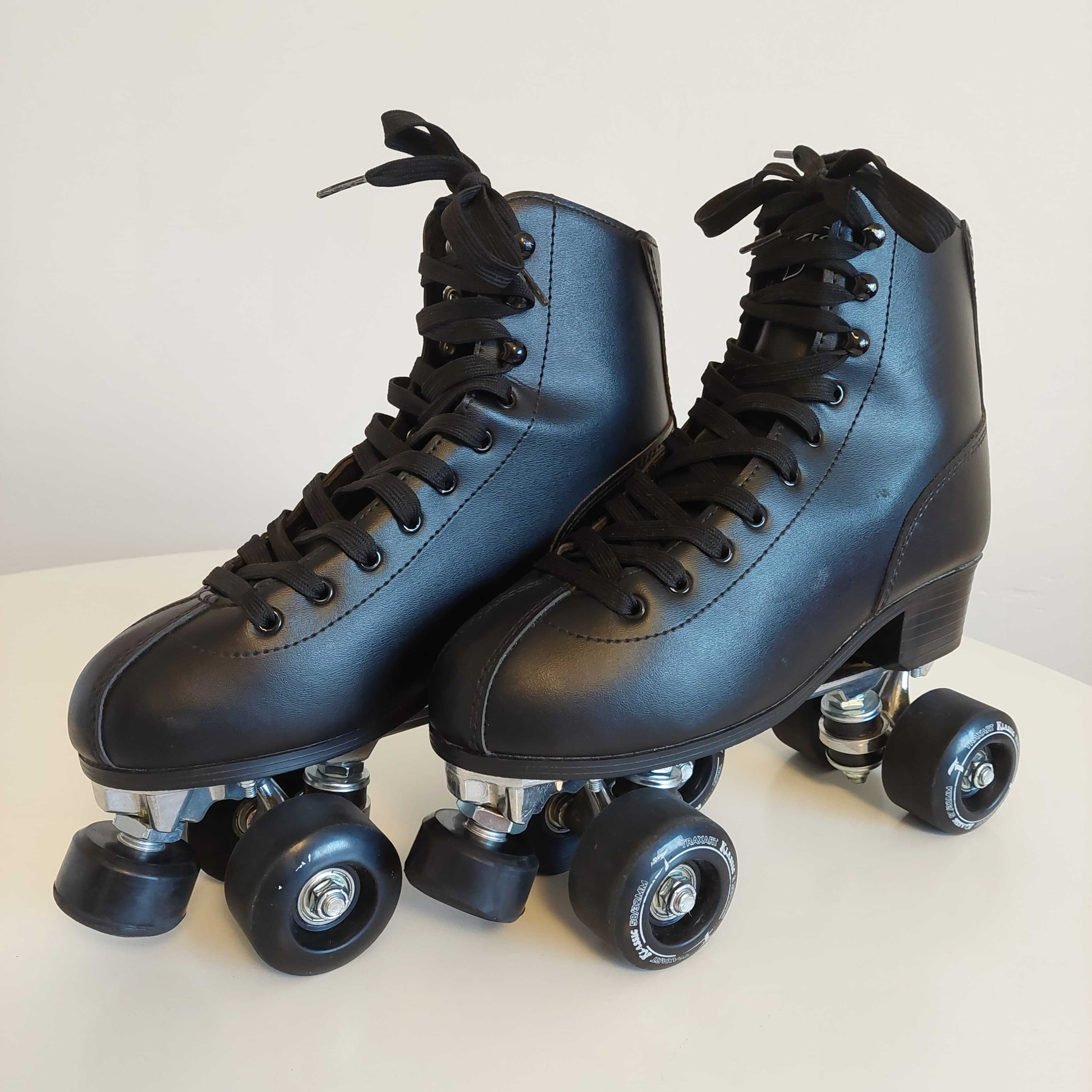 Patins de 4 Rodas adulto Quad Marca Traxart Klassic preto alumínio.