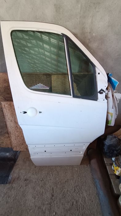 Дверка водійська W906 Mercedes sprinter