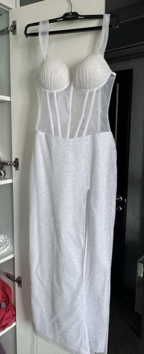 Вечірня сукня біла з блискітками