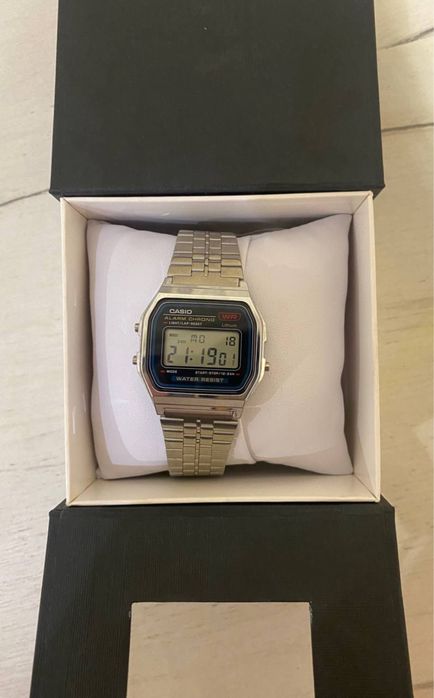 Продам часы новые