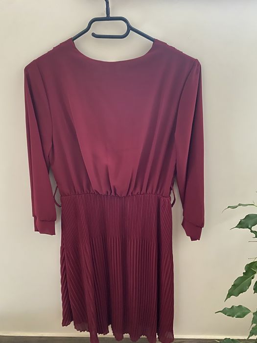 Bordowa sukienka