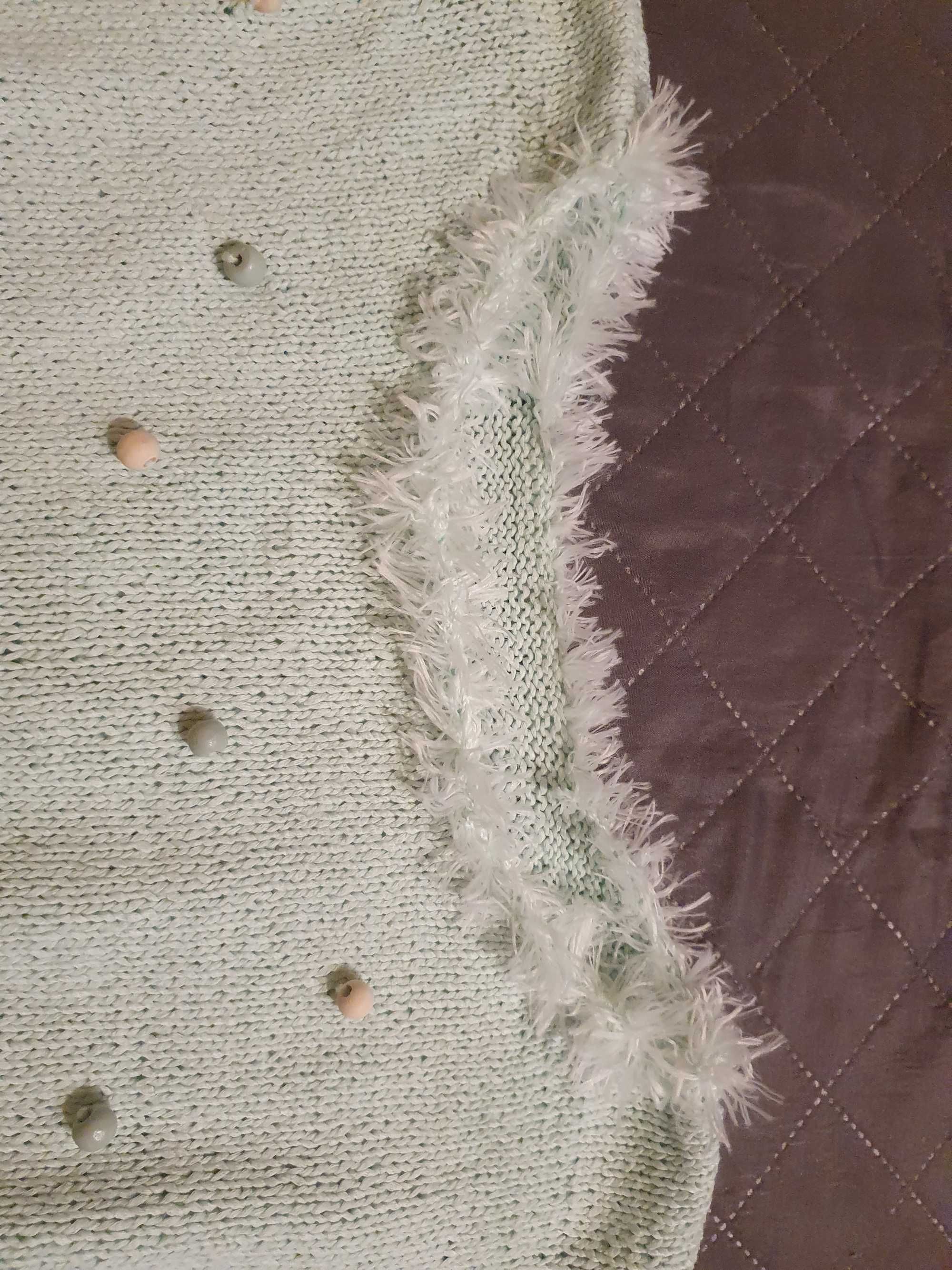 Bluzka robiona na drutach w kolorze miętowym . Handmade