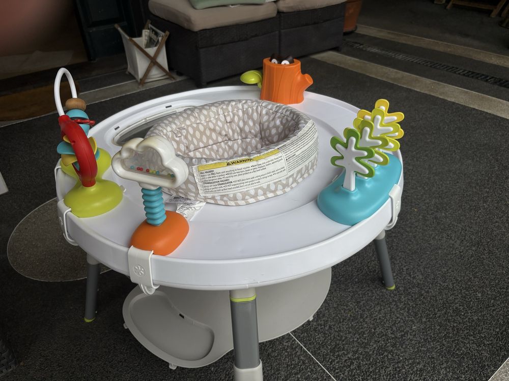 Mesa de atividades da skip hop