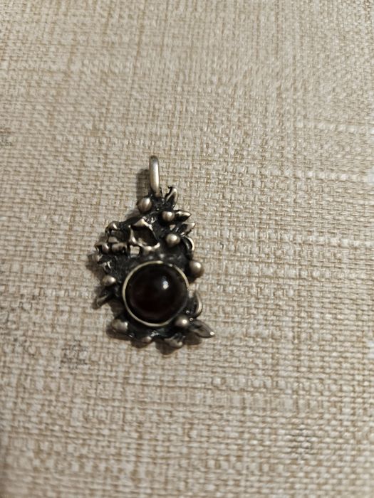 Wisiorek z bursztynem prl