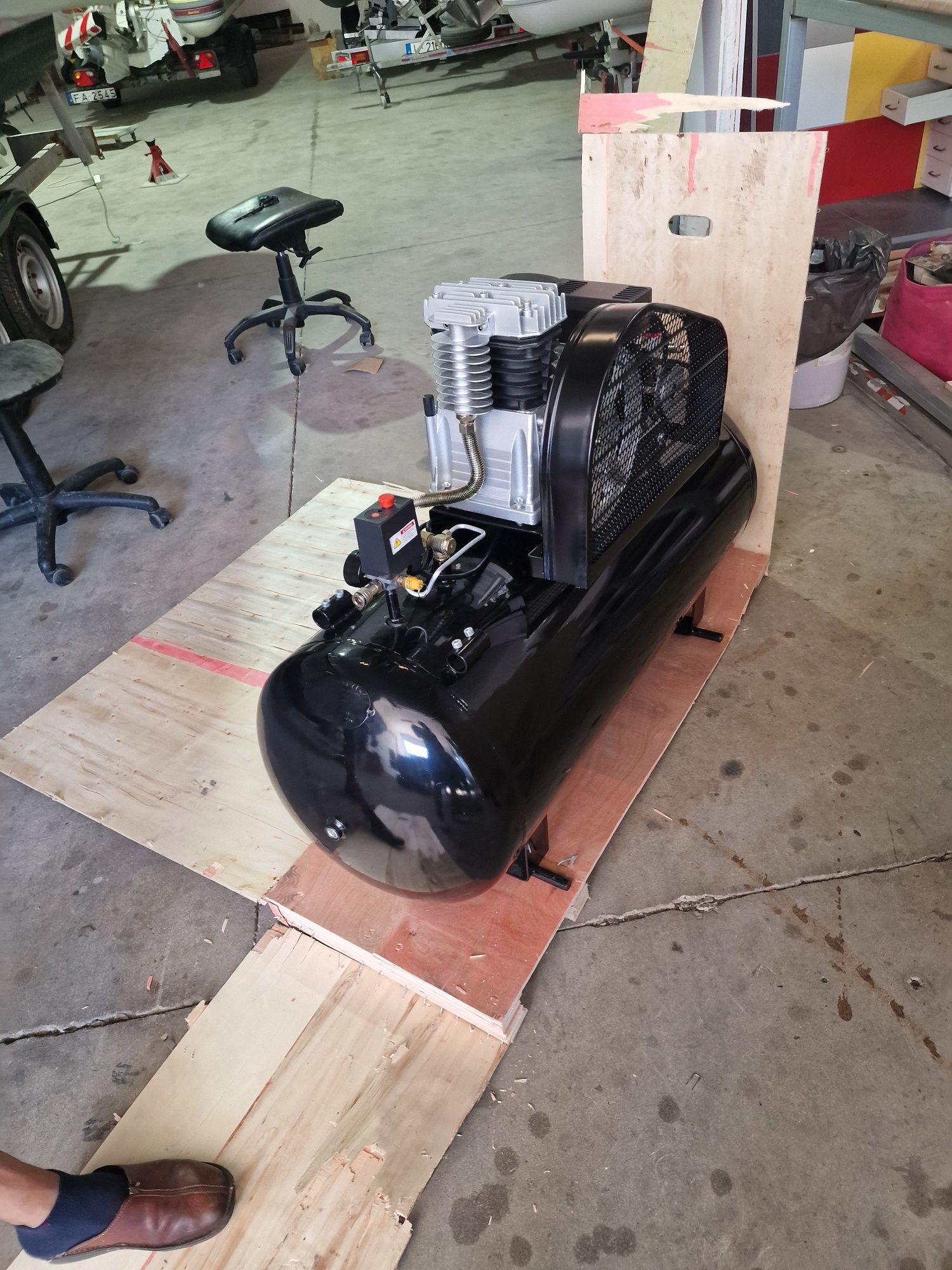 Compressor de 200 litros novo