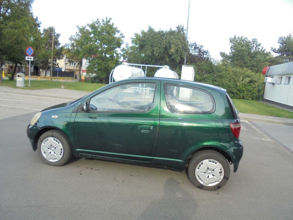 Toyota Yaris 1.0 benzyna półautomat kolor zielony metalik na części