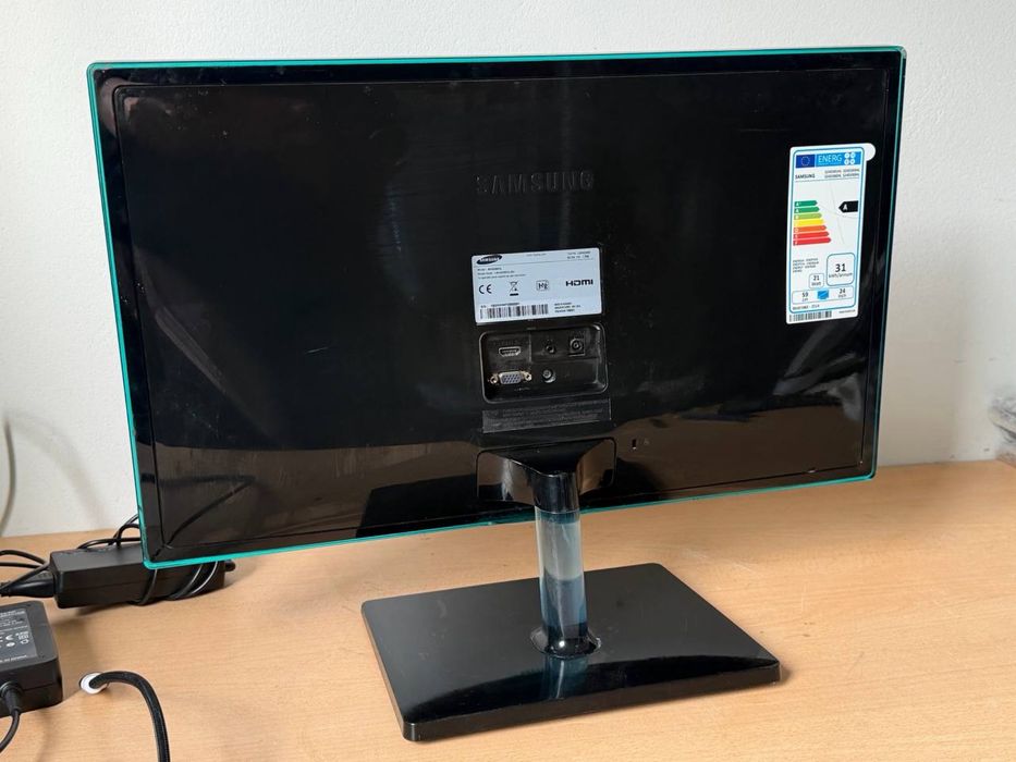 Монітор Samsung — 24”, Full HD, HDMI