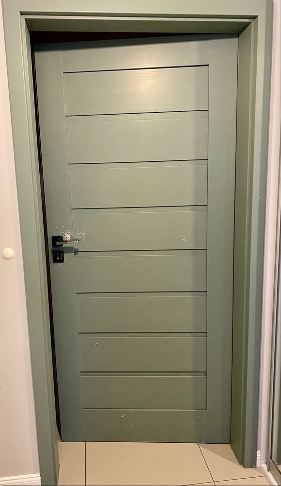Drzwi wewnetrzne z mdf szerokosc skrzydla 94 cm wysokosc 104 cm.