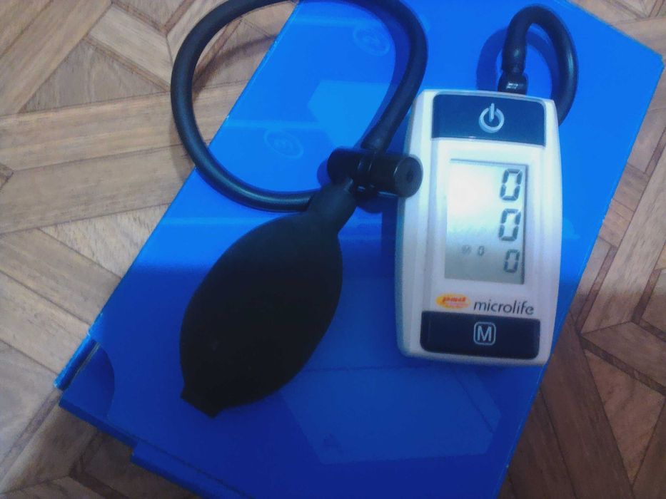 Рабочий полуавтоматический тонометр Microlife BP A50 дешево