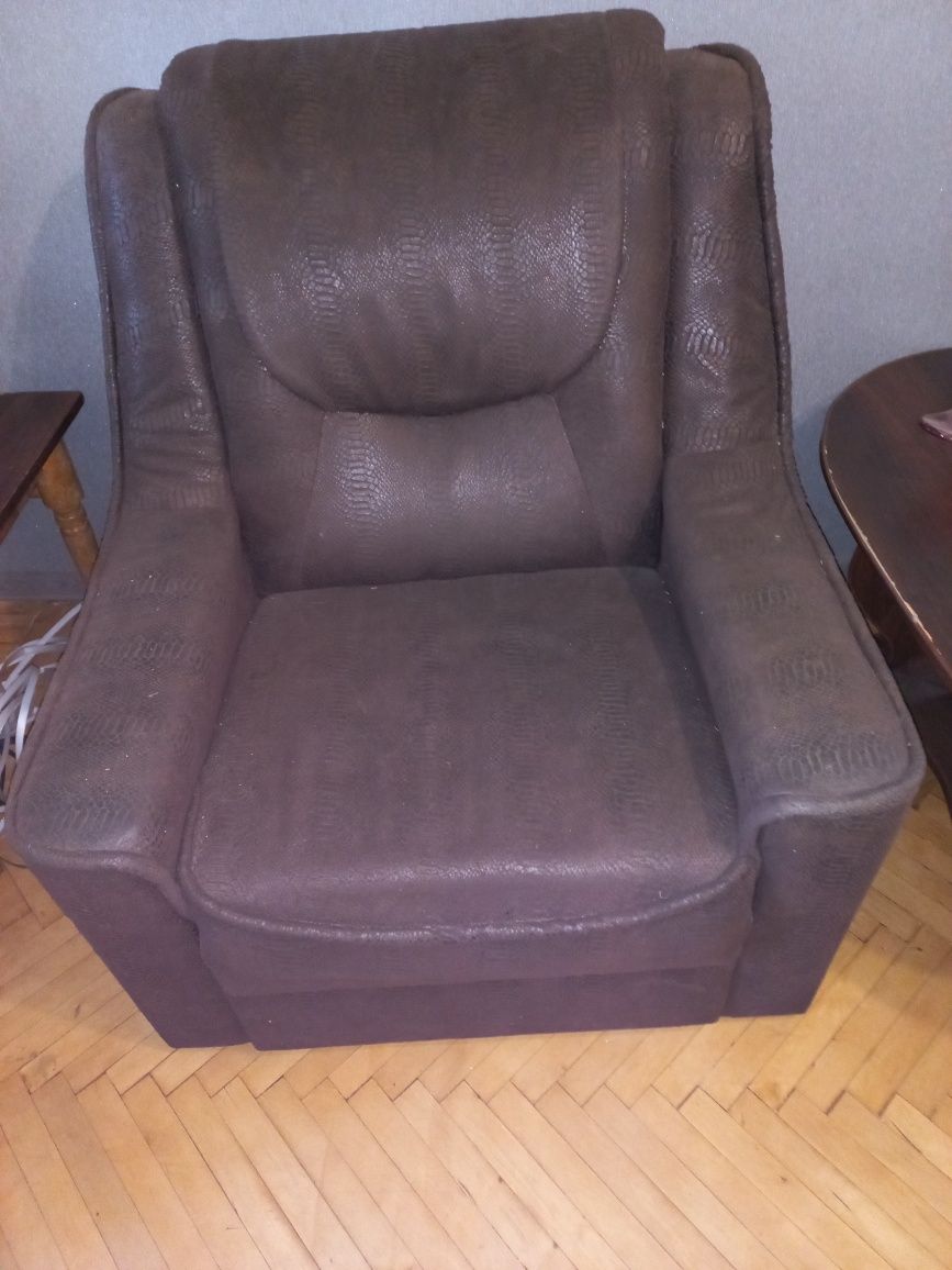 Продам диван и 2 кресла б/у