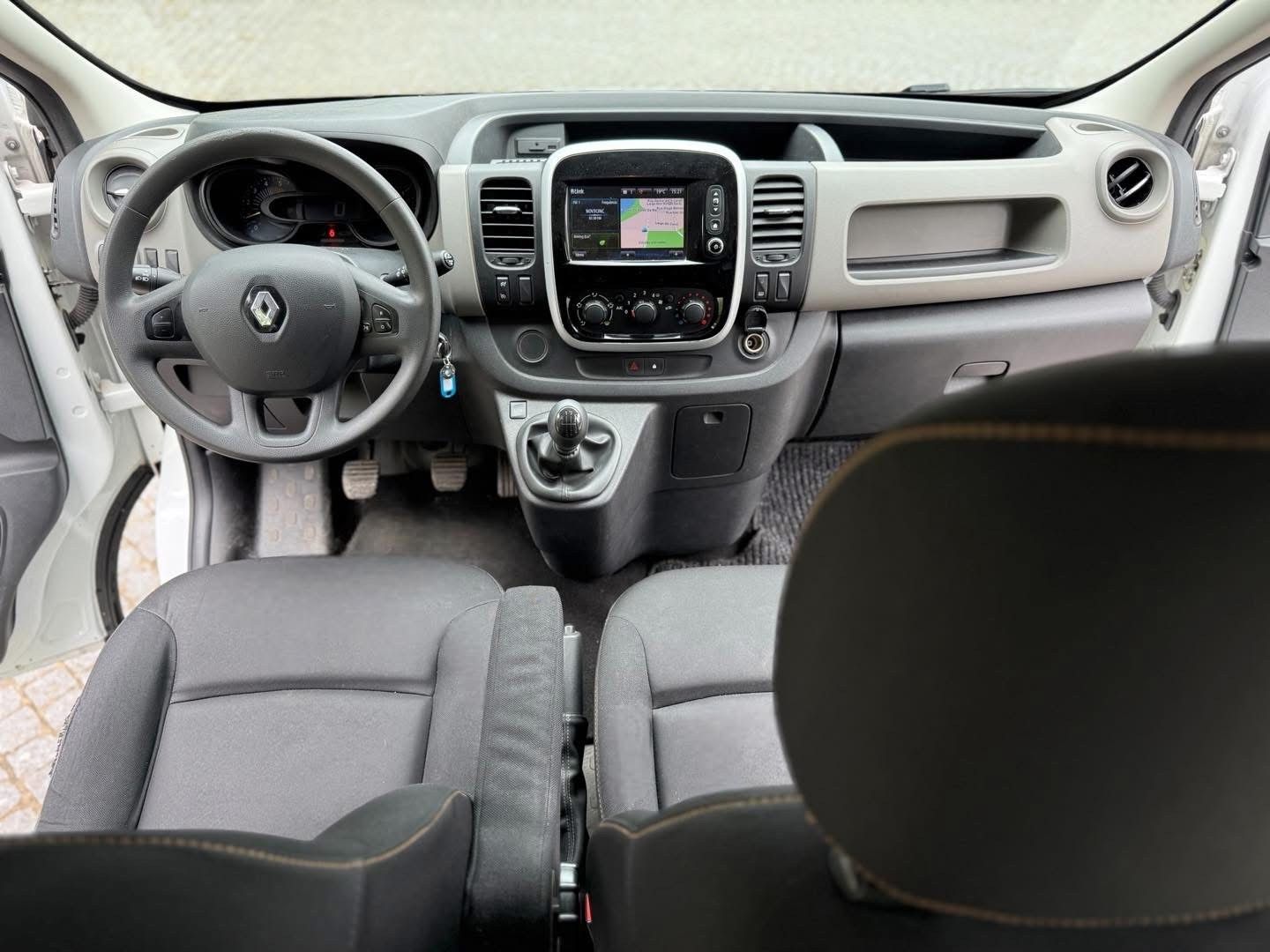 Renault Trafic Outro