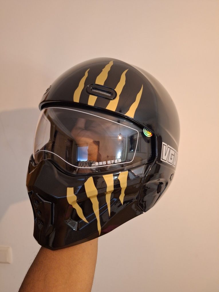 Capacete tam. M (NOVO)
