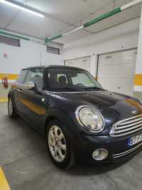 Mini Cooper nacional com 150.000 km com o livro de revisões na marca