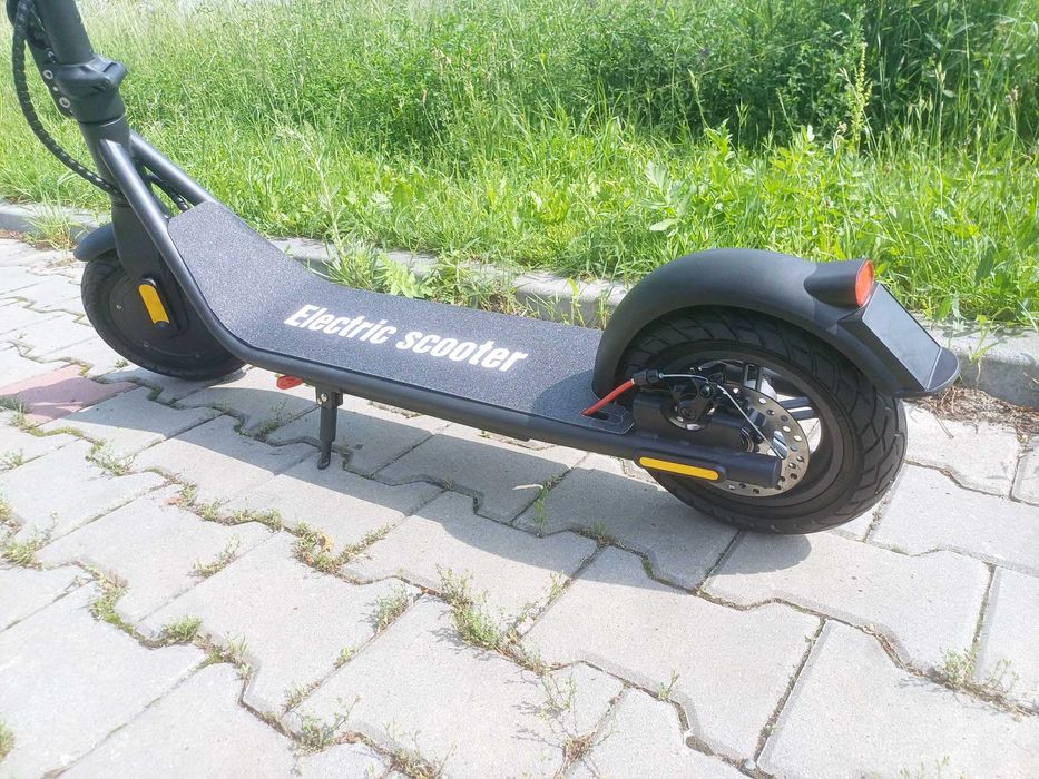 100% Nowa Duża 10cali 350W 30km/h Hulajnoga Elektryczna 10ah Mocna