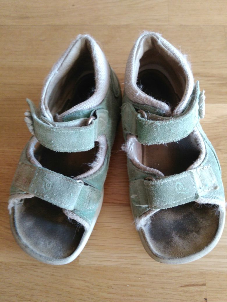 Продам шкіряні босоніжки 26розмір сандалі босоножки літнє взуття обувь