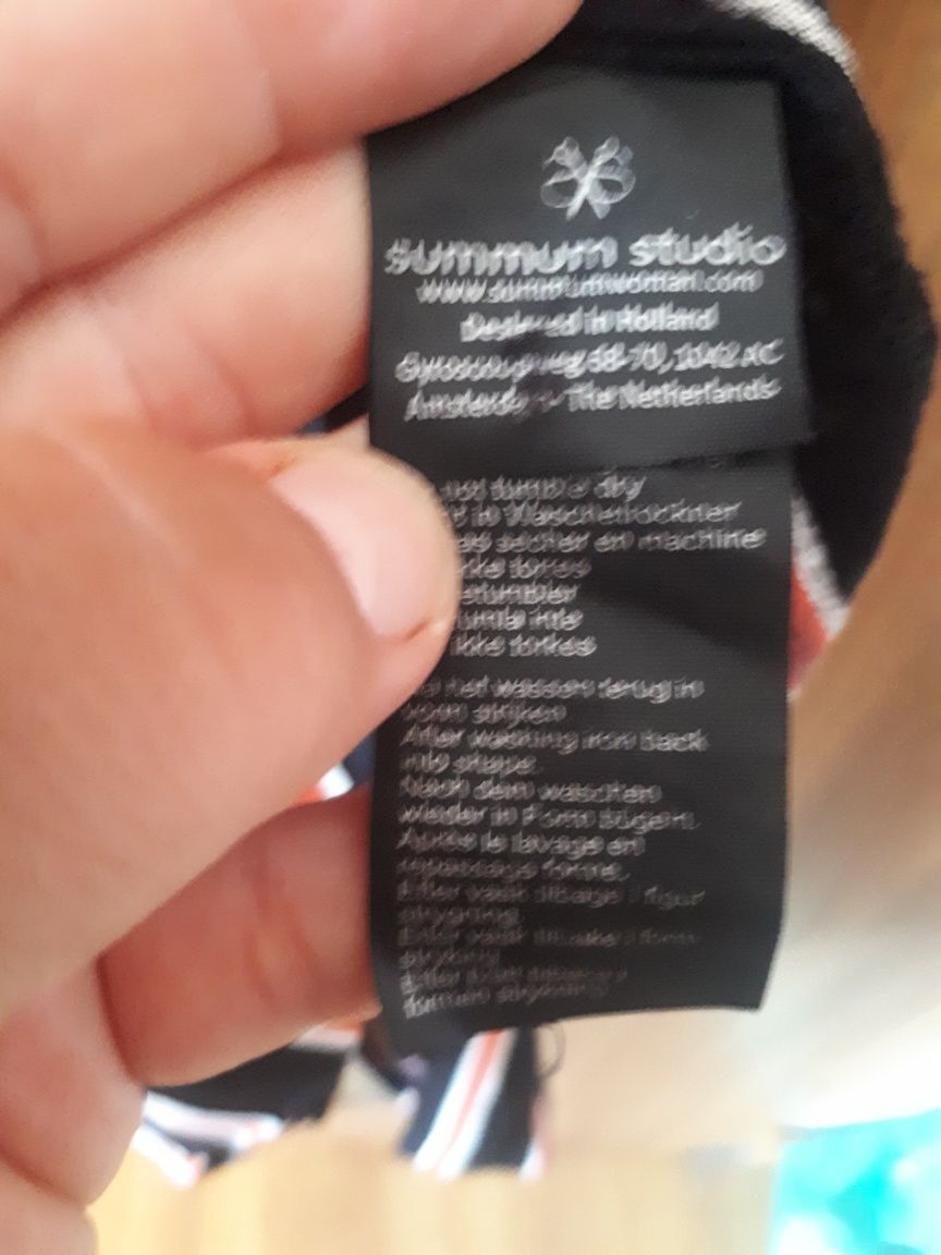 Sukienka w paski rozcięcie po bokach summum studio L