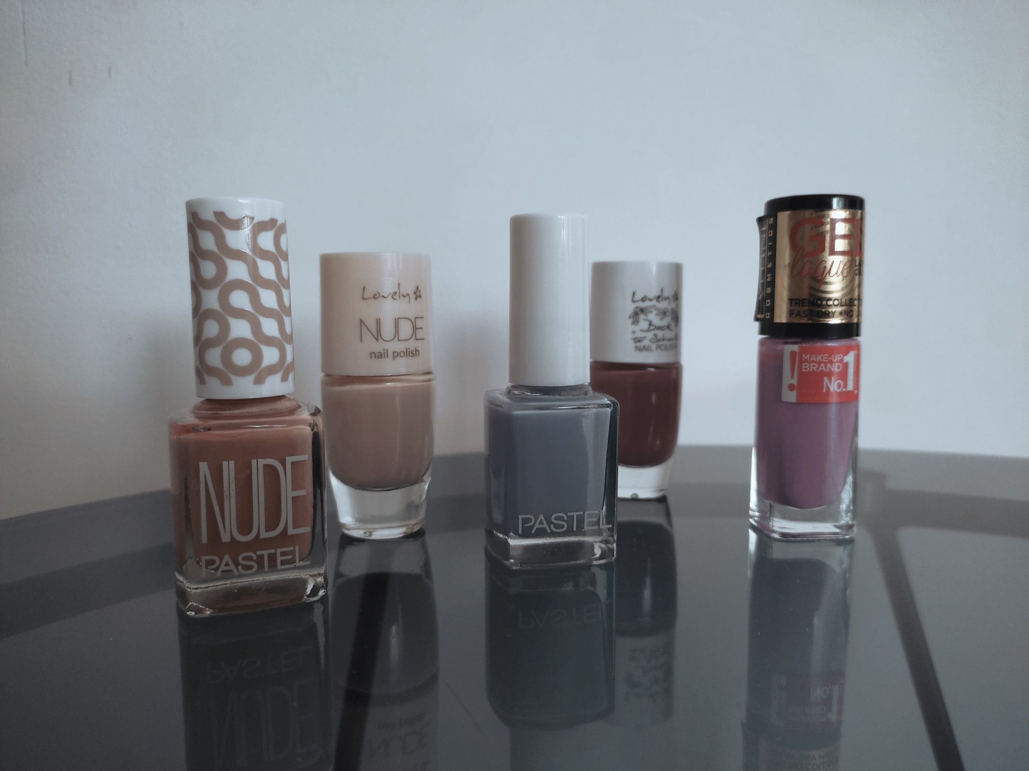 Lakiery do paznokci pastelowe, nude