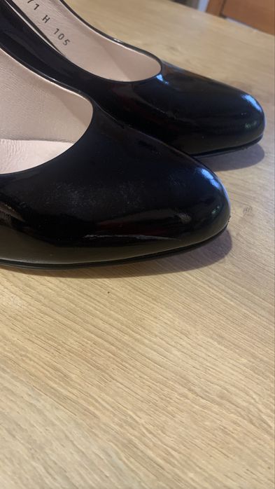 Lakierowane czółenka Gino Rossi