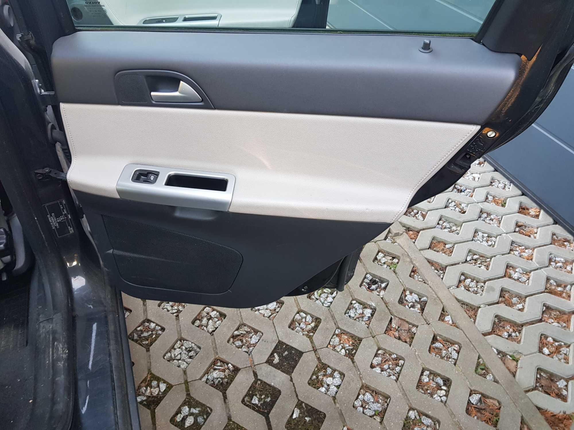 VOLVO V50 Fotele Boczki Kanapa Skóra Tapicerka KOMPLET CZĘŚCI RADOM