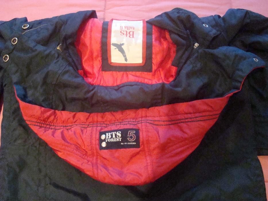 Casaco / kispo impermeável menino BTS 6-8 anos