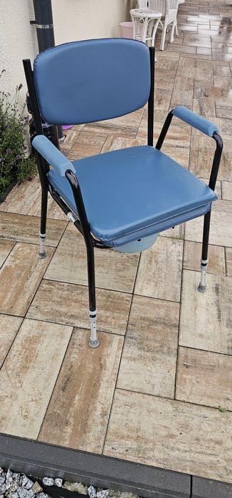 Krzesło toaletowe dla osoby niepełnosprawnej